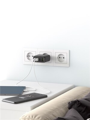 Nabíjačka USB 230V 4port, 1xUSB A, 3xUSB Typ C, 68W, Power Delivery, GaN, čierna