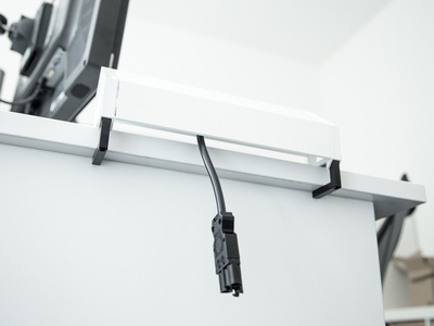 DESK2 2xUTE 230V, 1xCustom, nabíjačka (USB C, 30W), 0.2m kábel 1.5mm², GST18, biely/čierny