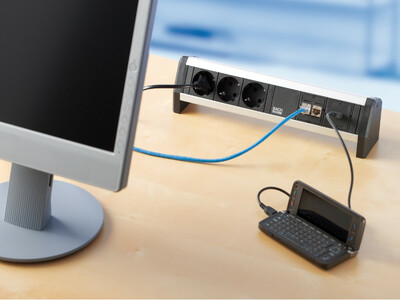 DESK 2xUTE 230V, 1xCustom, 1 x USB double charger (5.2 V/2.15 A)