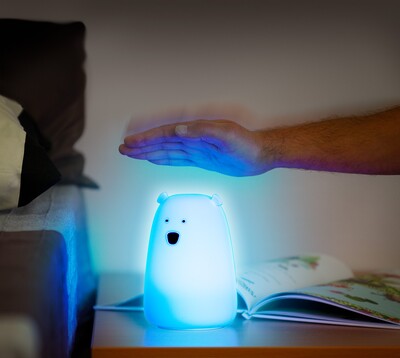 Nočná LED lampa "Ľadový medveď", rôzne režimy svietenia, RGB farby, nabíjacia (USB C)