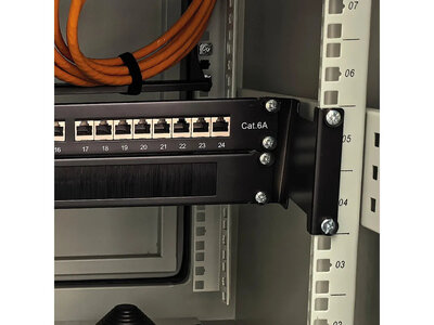 Adaptér pre zmenu inštalačnej hĺbky 151.5mm, 2U, čierny