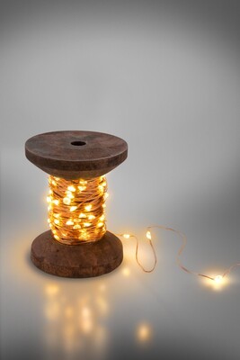 LED svetelná reťaz na drevenej cievke, napájanie USB, vypínač, 100 LED, 10m