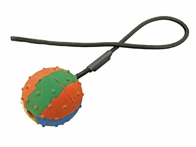 Lopta s priemerom 6cm, plná so šnúrkou 50cm s magnetom, tvrdená guma, rôzne farby