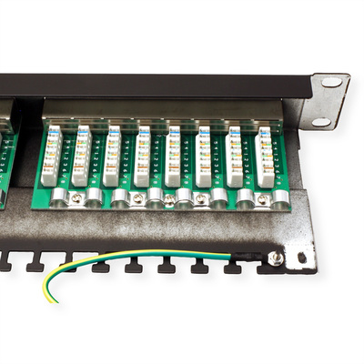 19" Patch panel 24port cat.5e, tienený s uzemnením, celokovový, 1U, čierny