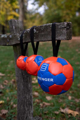 Lopta "futbalová" s priemerom 12cm, s uškom, ekokoža, oranžová/modrá