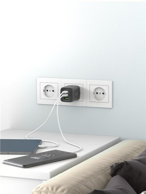 Nabíjačka USB 230V 3port, 1xUSB A, 2xUSB Typ C, 65W, Power Delivery, GaN, čierna