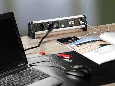 DESK 2xUTE 230V, nabíjačka (USB A + USB C), GST18 IN/OUT, hliník/biely