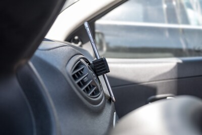 Držiak do auta, univerzálny na mobil, do ventilácie, od 51 do 91mm, čierny