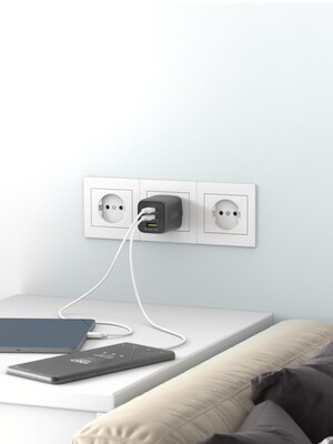 Nabíjačka USB 230V 3port, 1xUSB A, 2xUSB Typ C, 65W, Power Delivery, GaN, čierna