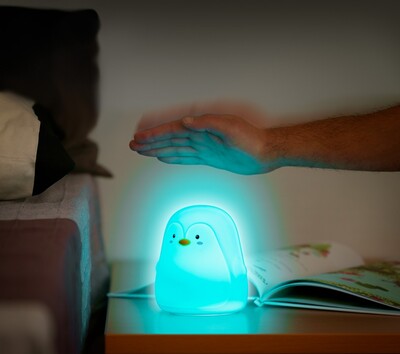 Nočná LED lampa "Tučniak", rôzne režimy svietenia, RGB farby, nabíjacia (USB C)