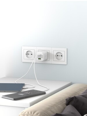 Nabíjačka USB 230V 3port, 1xUSB A, 2xUSB Typ C, 65W, Power Delivery, GaN, biela