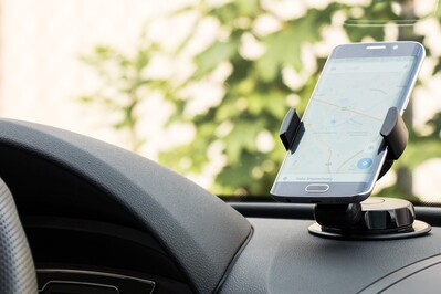 Držiak do auta, univerzálny na mobil na okno, sklopný, čierny