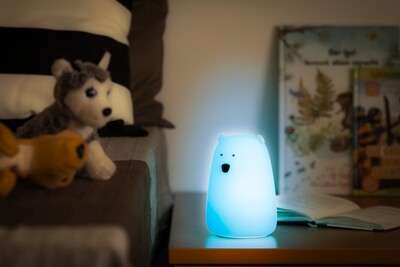 Nočná LED lampa "Ľadový medveď", rôzne režimy svietenia, RGB farby, nabíjacia (USB C)