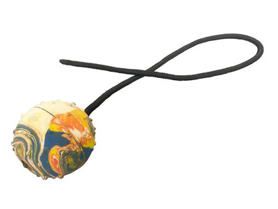 Lopta s priemerom 6cm, plná so šnúrkou 50cm, tvrdená guma, rôzne farby