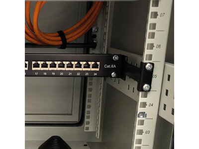 Adaptér pre zmenu inštalačnej hĺbky 151.5mm, 1U, čierny