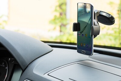 Držiak do auta, univerzálny na mobil na okno, sklopný, čierny