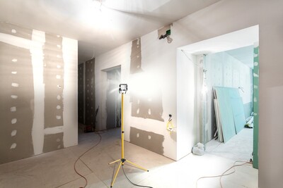 Prenosný LED reflektor s držiakom/stojanom, IP65, 30W studená biela, výška 73-163cm, 2.5m kábel